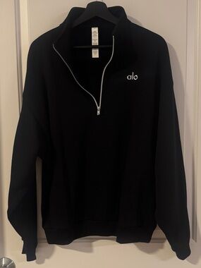 ALO Yoga U3040RG Men's M Black Half-Zip Sweatshirt with Subtle Logo